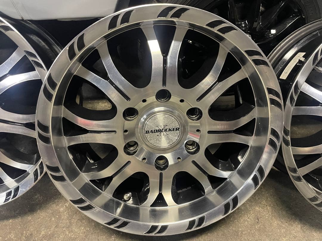 200系ハイエース6穴 139.7インチ 16インチ　6.5J +35ミリ