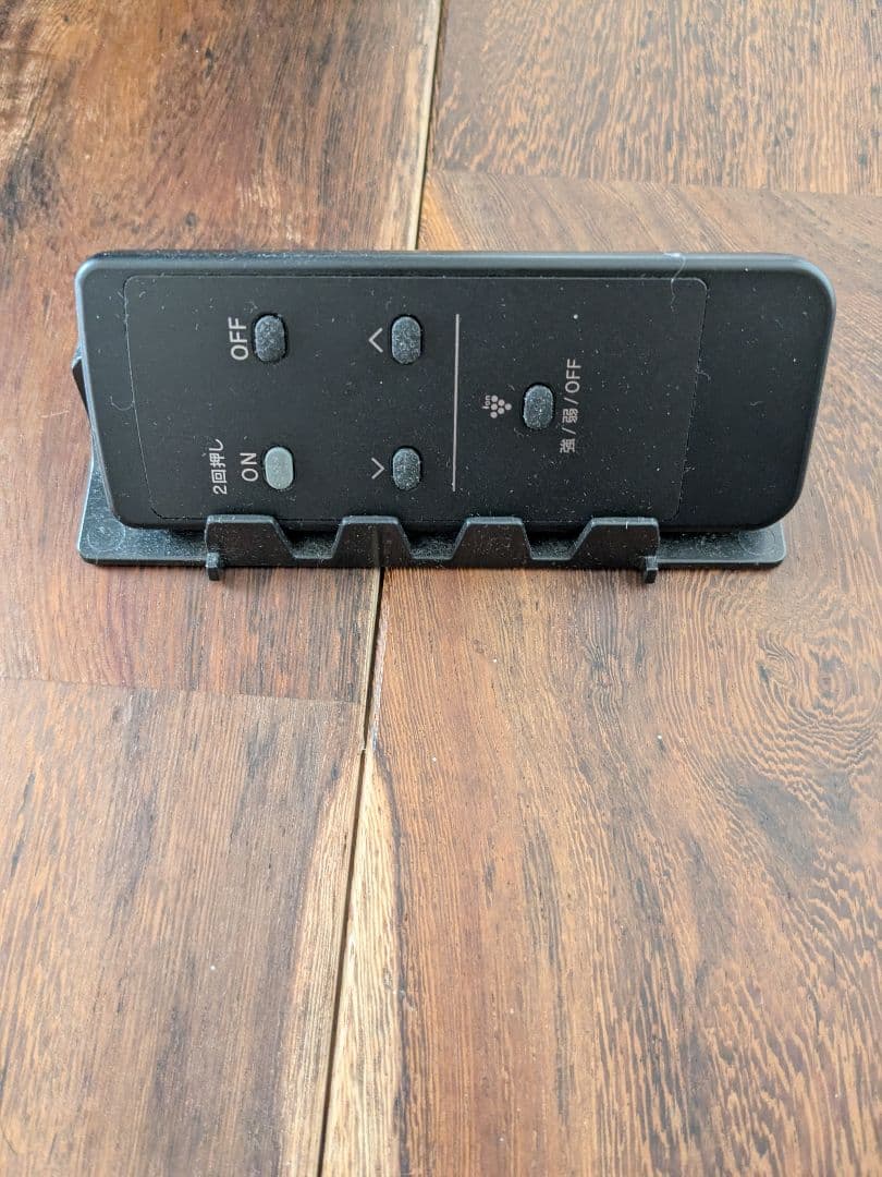 ガスファンヒーター 黒 スリムデザイン