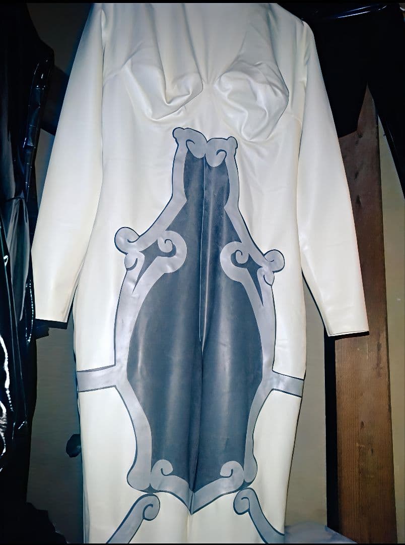 ラテックス　ラバー　ラバースーツ　キャットスーツ　ラテックススーツ　秦良玉