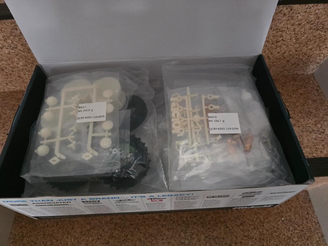 アソシエイテッド　1/10　RC10 Graphite kit