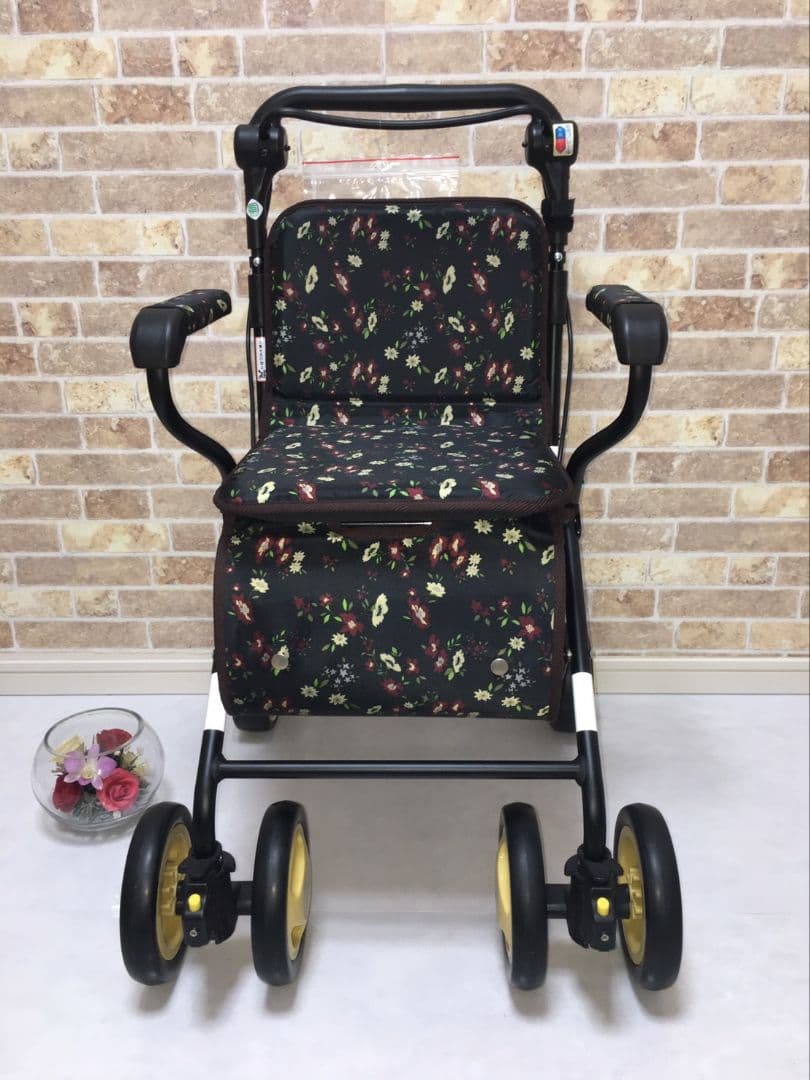 値下可能幸和製作所　エヴォーク　花柄　新品未使用　シルバーカー　送料無料