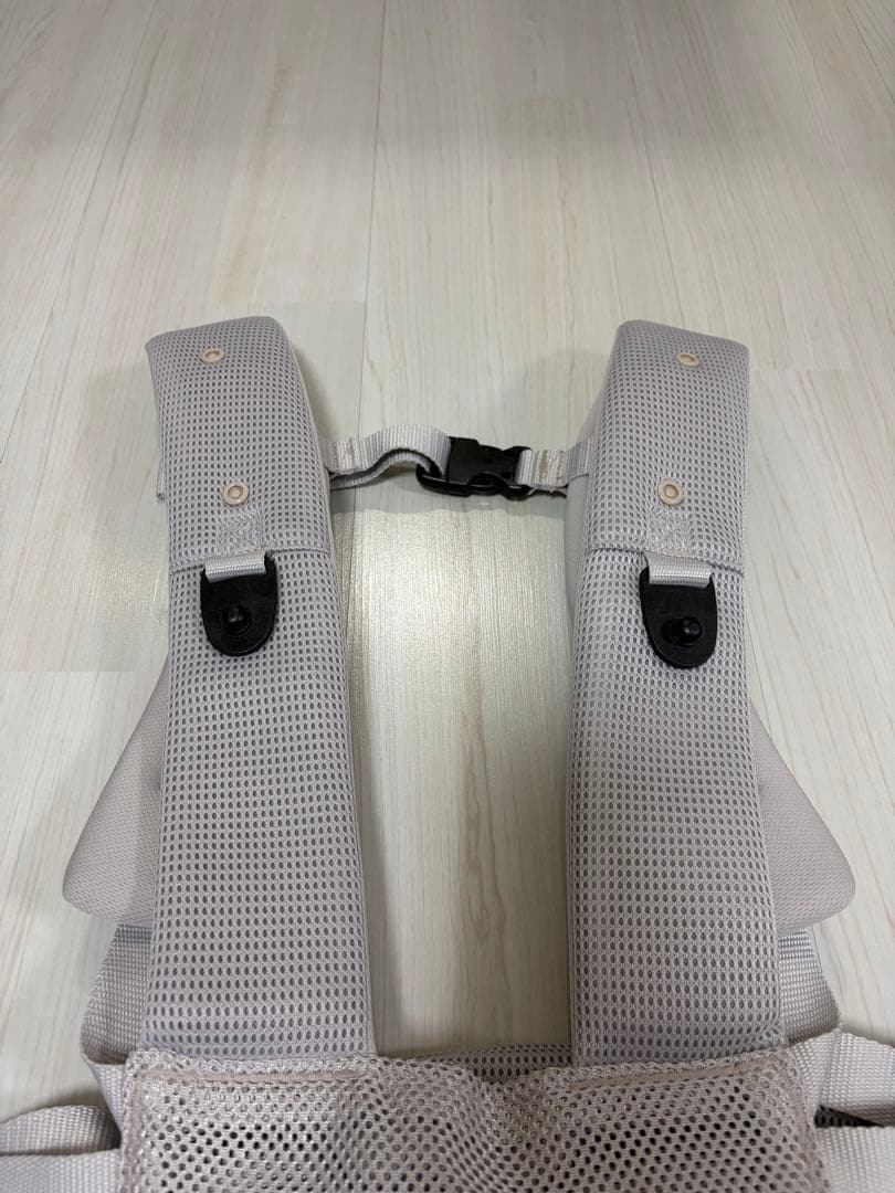 アップリカ　ラクリスAB　ホワイトアッシュ　抱っこ紐