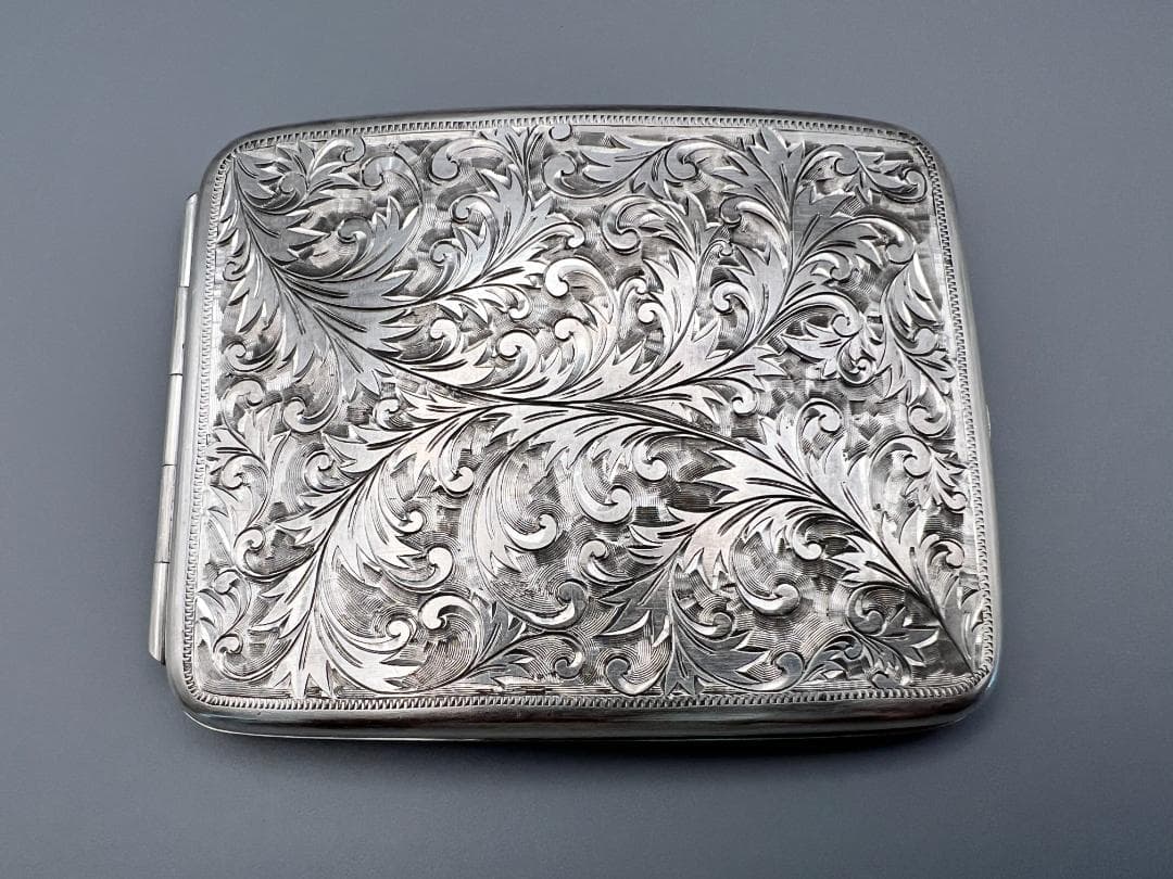 銀製　シガレットケース　唐草文　両面手彫　煙草入れ　タバコケース 　重量125g