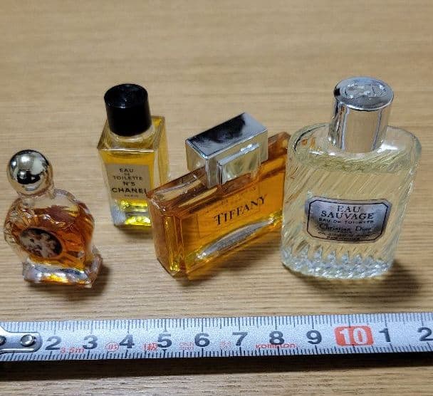 ティファニー　CHANEL　クリスチャンディオール　ミニボトル４つセット