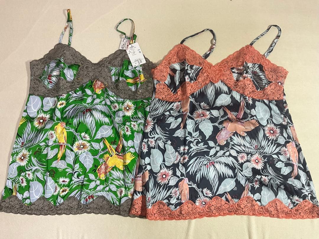 ブランド夏物トップス　まとめ売り24枚　キャミソール、タンクトップなど