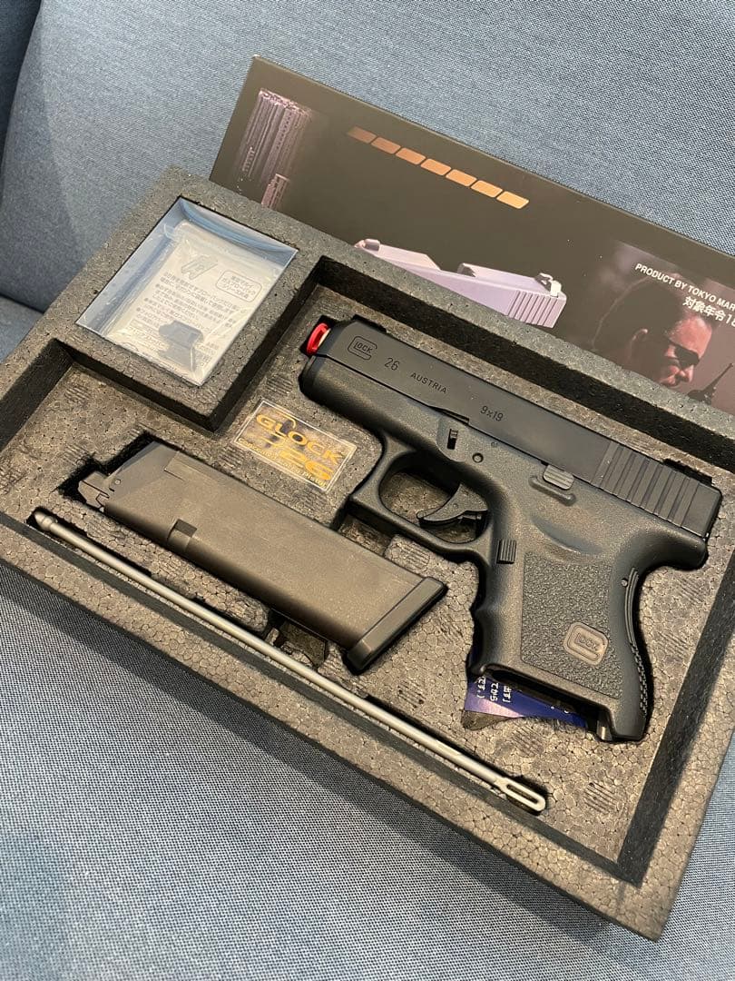 東京マルイ GLOCK 26 エアソフトガン スペアマガジン付き