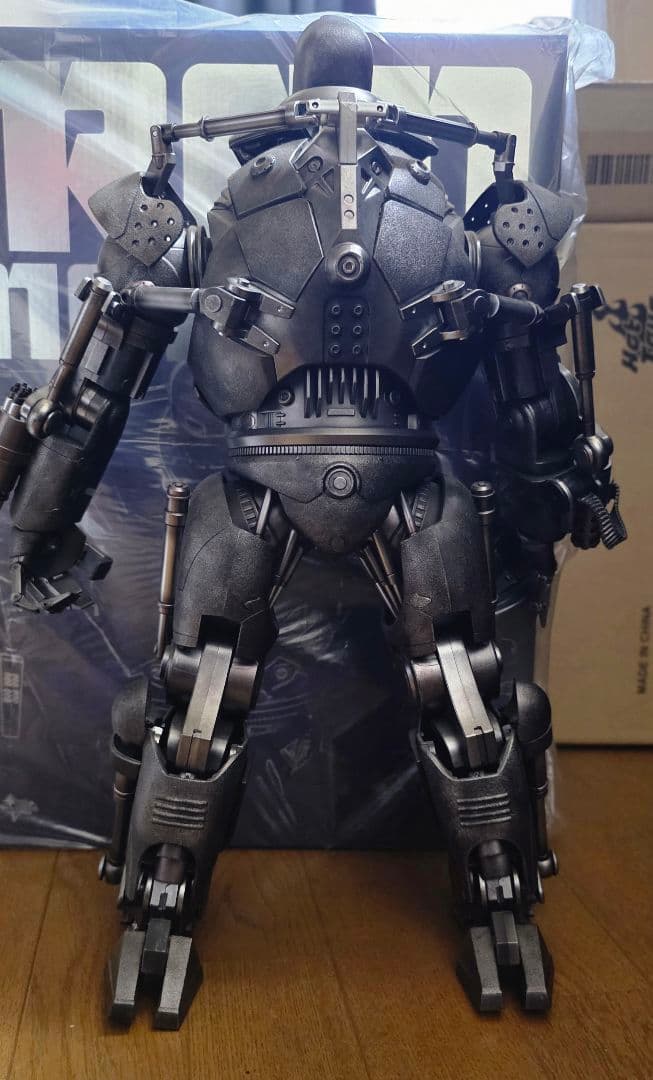 hottoys 『アイアンマン』１／６スケールフィギュア　アイアンモンガー