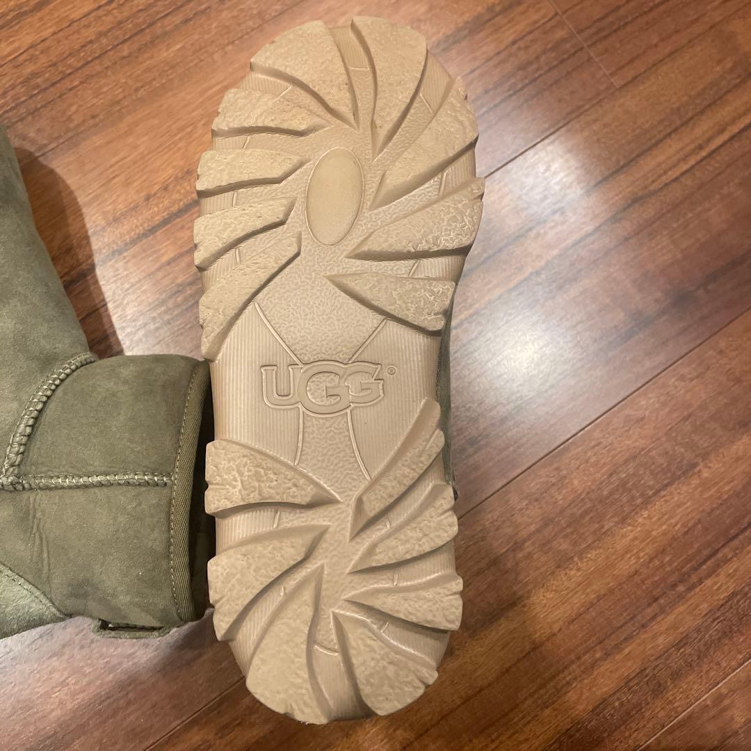 新品未使用　UGG カーキ　箱無し　ショートブーツ