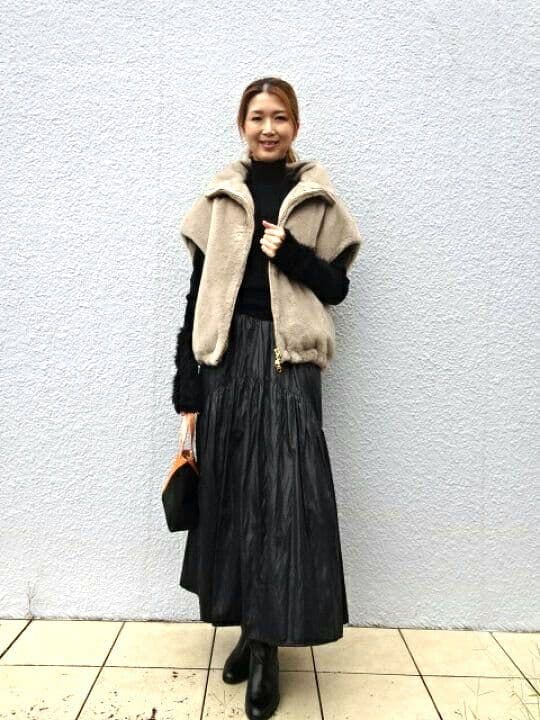 新品タグ付　PASSIONE Robe ベスト　ベージュ ハイネックジレ　ミンク