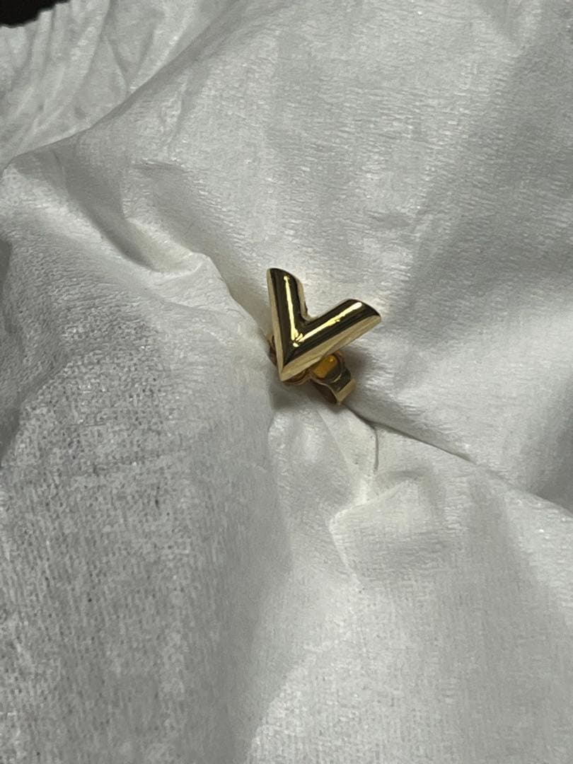 LOUIS VUITTON V字型ピアス(エッセンシャル片耳用)♡