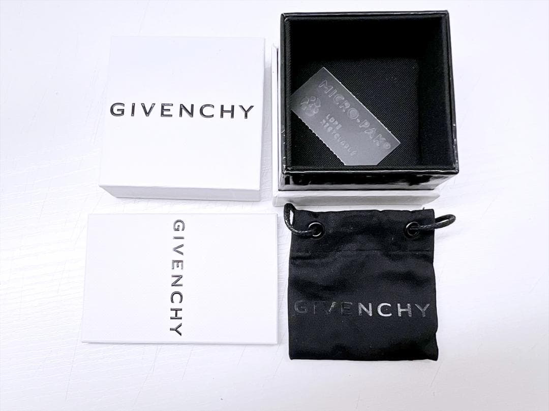 未使用　GIVENCHY　ジバンシィ　4G　パドロック　チャーム　キーホルダー