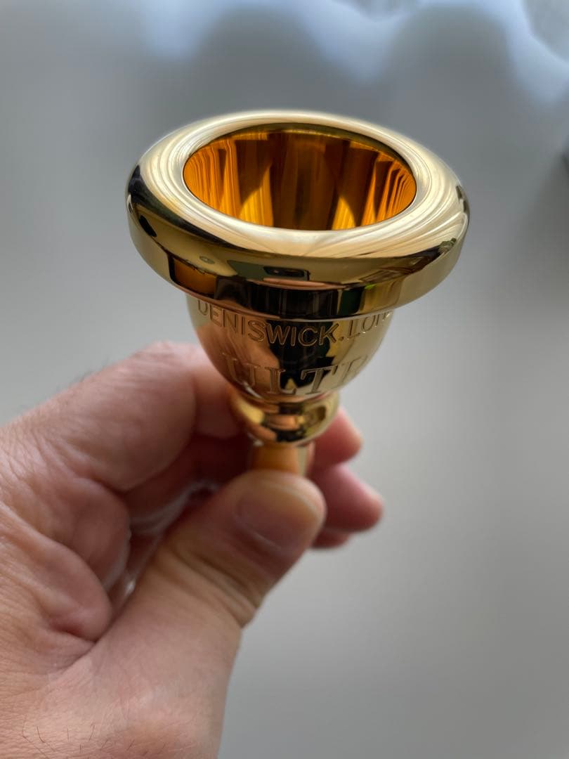 デニス・ウィック　チューバ用マウスピース“ＵＬＴＲＡ”　金メッキ仕上　AT2U