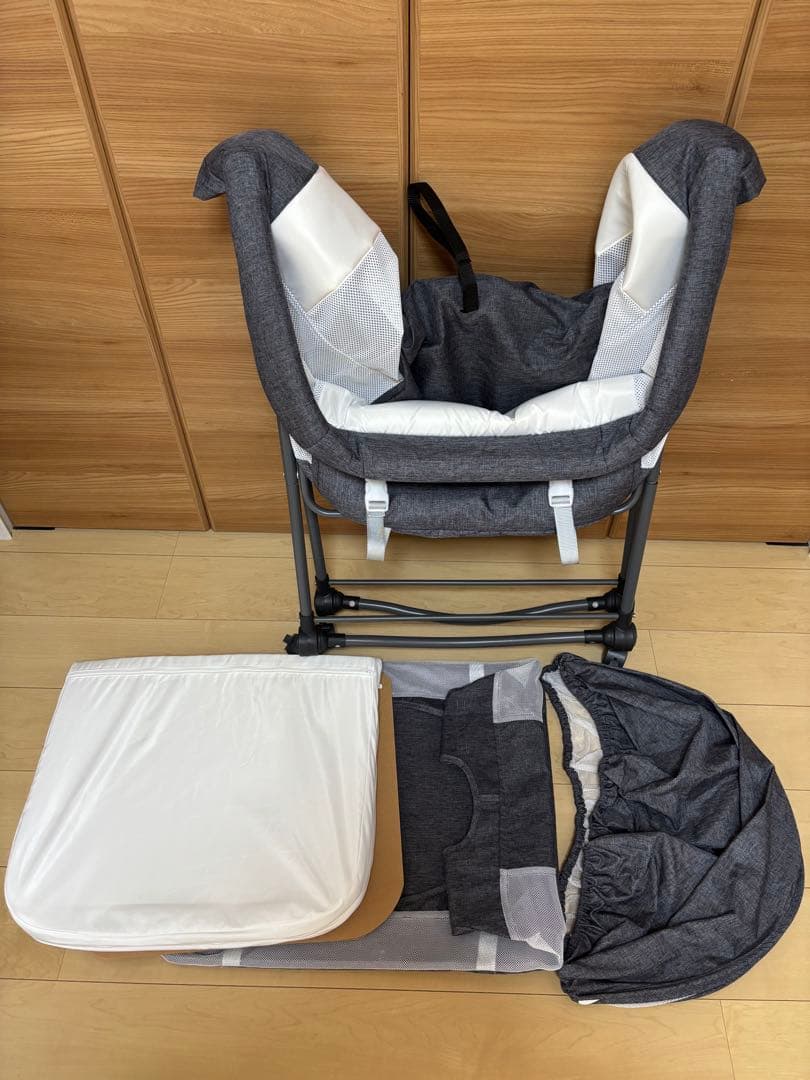 メッシュカバー付きベビーベッド グレー　折りたたみ　コンパクト