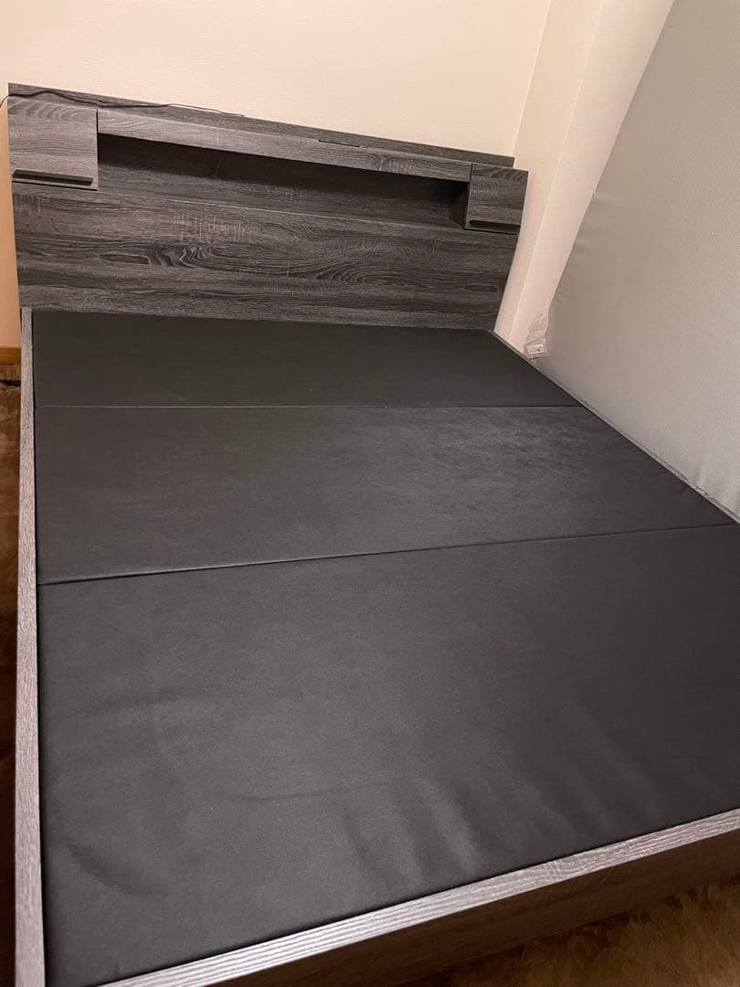 クイーンベッドフレーム ブラックグレー 木目調LED・コンセントUSBポート・棚