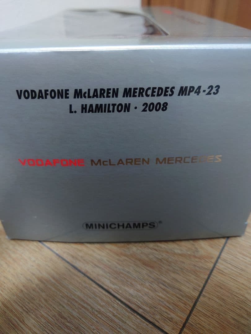 VODAFONE MCLAREN MERCEDES MP4-23 スケールモデル
