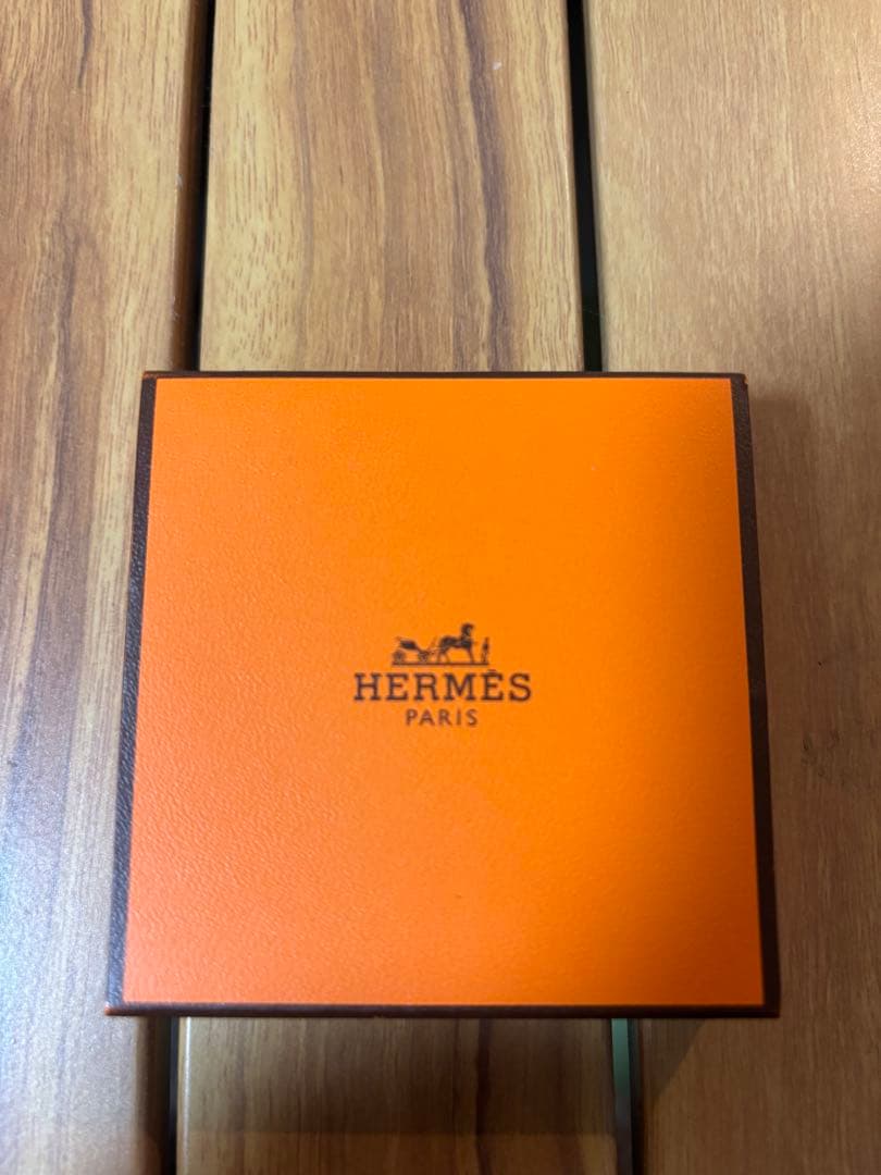 HERMES フェイスパウダー