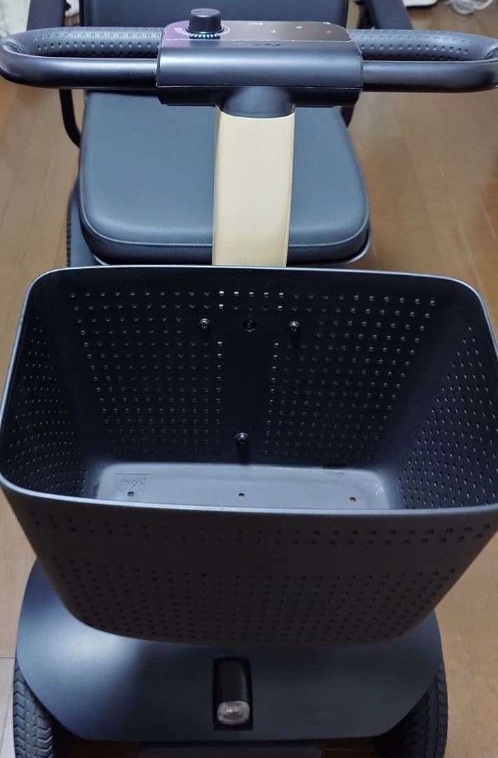 免許不要 電動車椅子 シニアカー WHILL Model S ホワイト