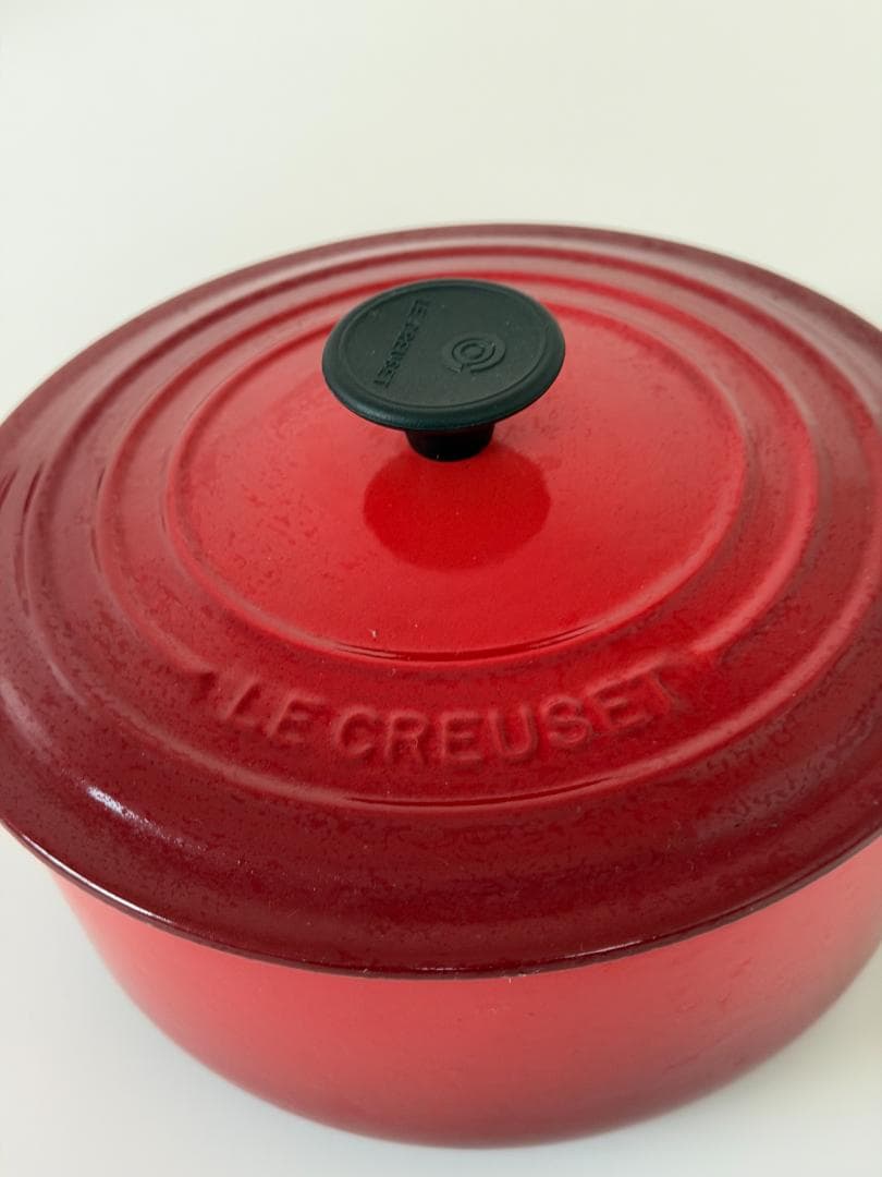 ル・クルーゼ 20cm 両手鍋 レッド 赤 ホーロー鍋 使用回数少なめ 美品
