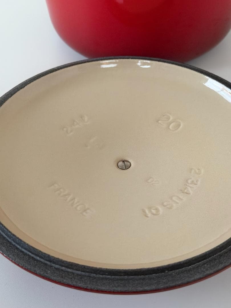 ル・クルーゼ 20cm 両手鍋 レッド 赤 ホーロー鍋 使用回数少なめ 美品