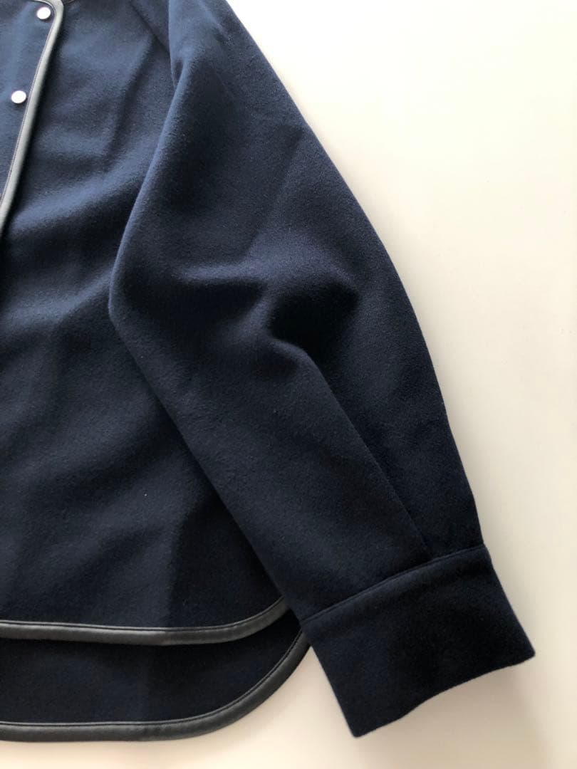 OUR パイピング使いのノーカラージャケット