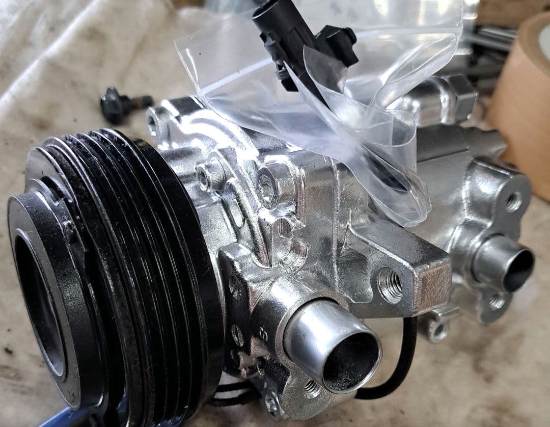 スズキエアコンコンプレッサ　ワゴンR　パレット　Oリング付き