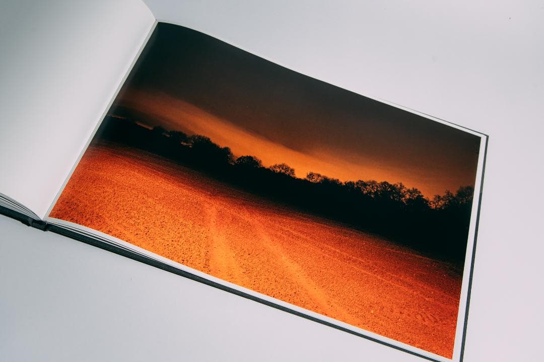 （初版・サイン本） Todd Hido / Bright Black World