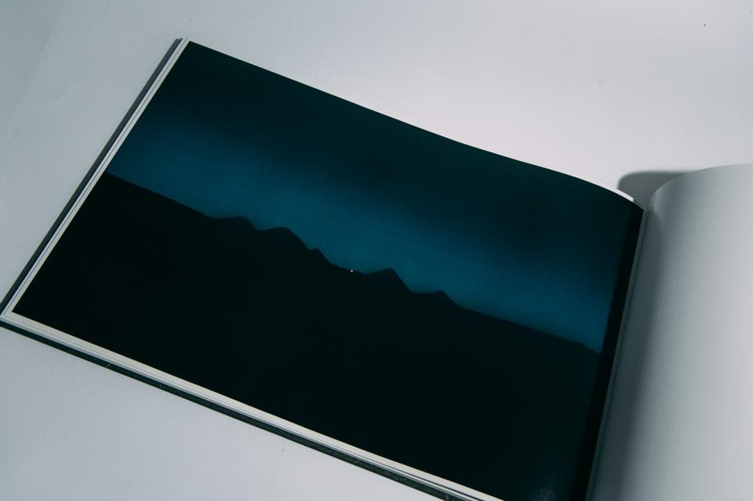 （初版・サイン本） Todd Hido / Bright Black World