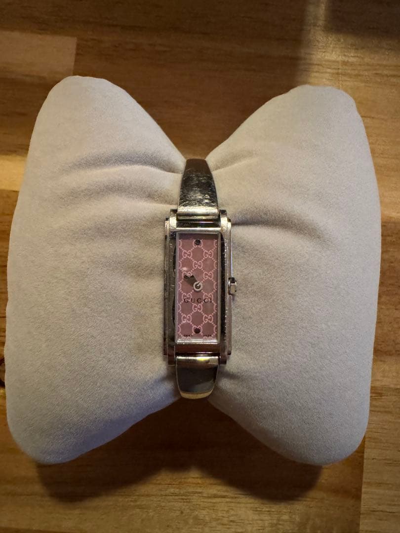 GUCCI 1500l 腕時計　ピンク