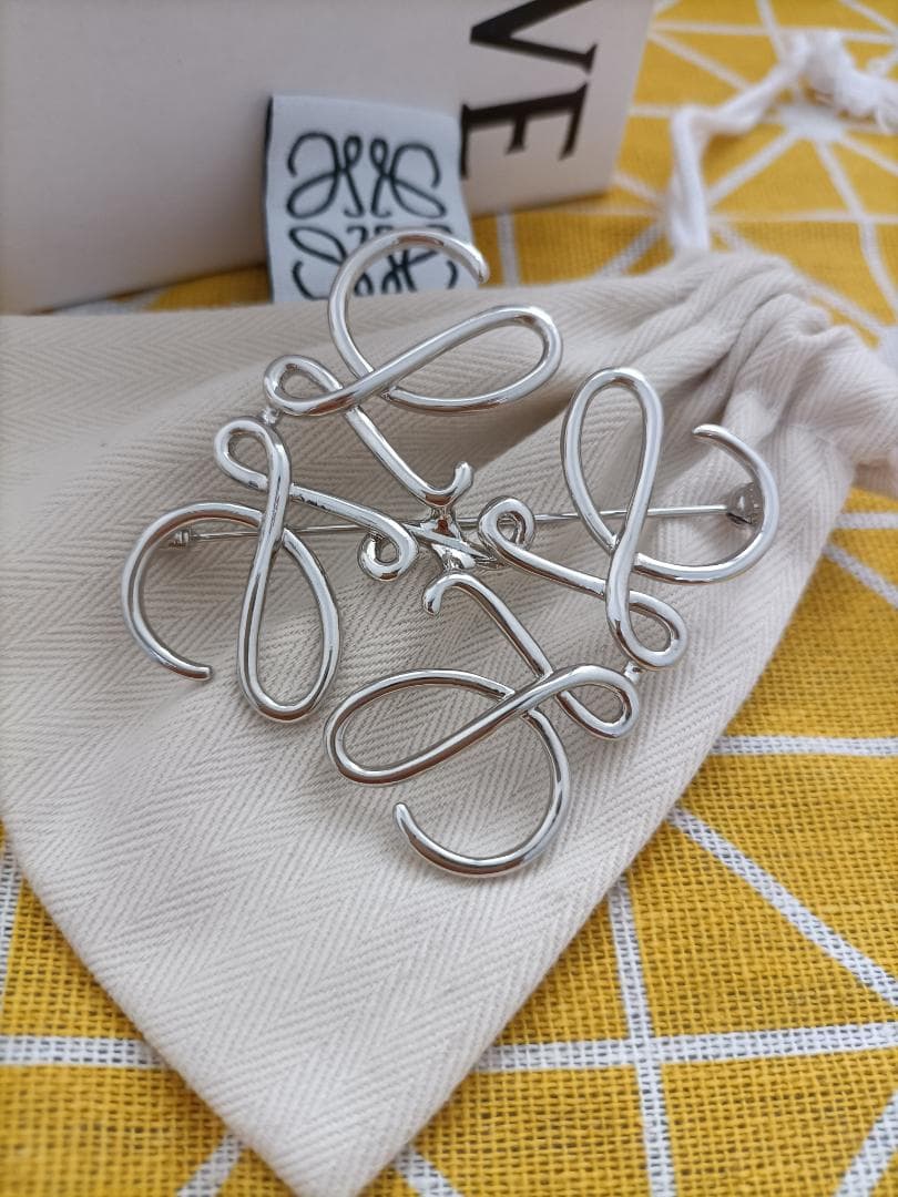 即発送❤️‍ロエベ ブローチ シルバー レディース アクセサリー loewe