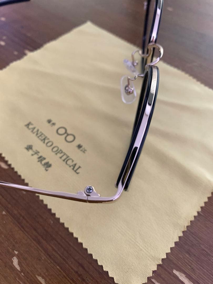 金子眼鏡　15%カラーレンズ入り