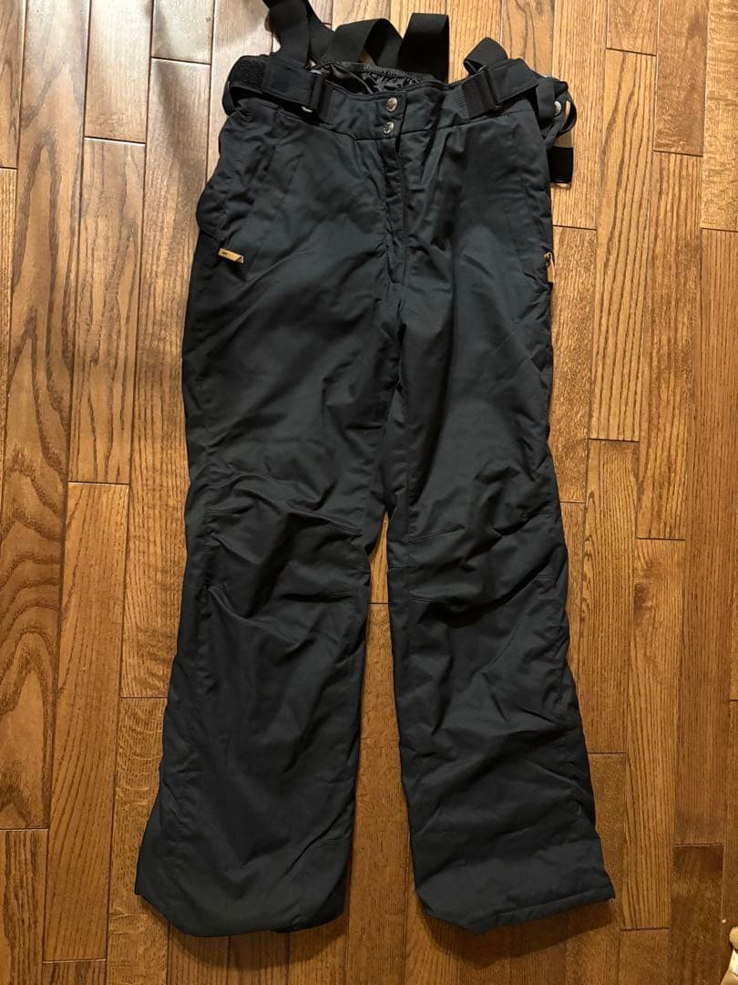 ONYONEスキーウエア(レディース)Lサイズ【スキーグローブ付き】