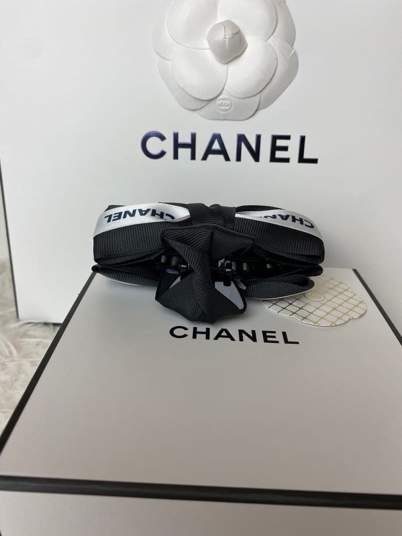 CHANEL リボン付きヘアクリップノベルティ箱ショッパー付き新品未使用品！