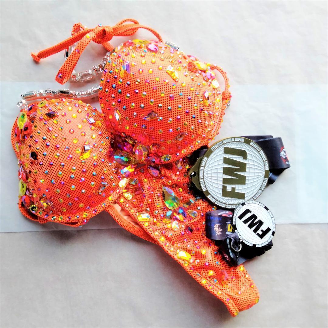 美品　1度着用　コンテストビキニ　新品ビキニケースとブレスレット2個付き　FWJ