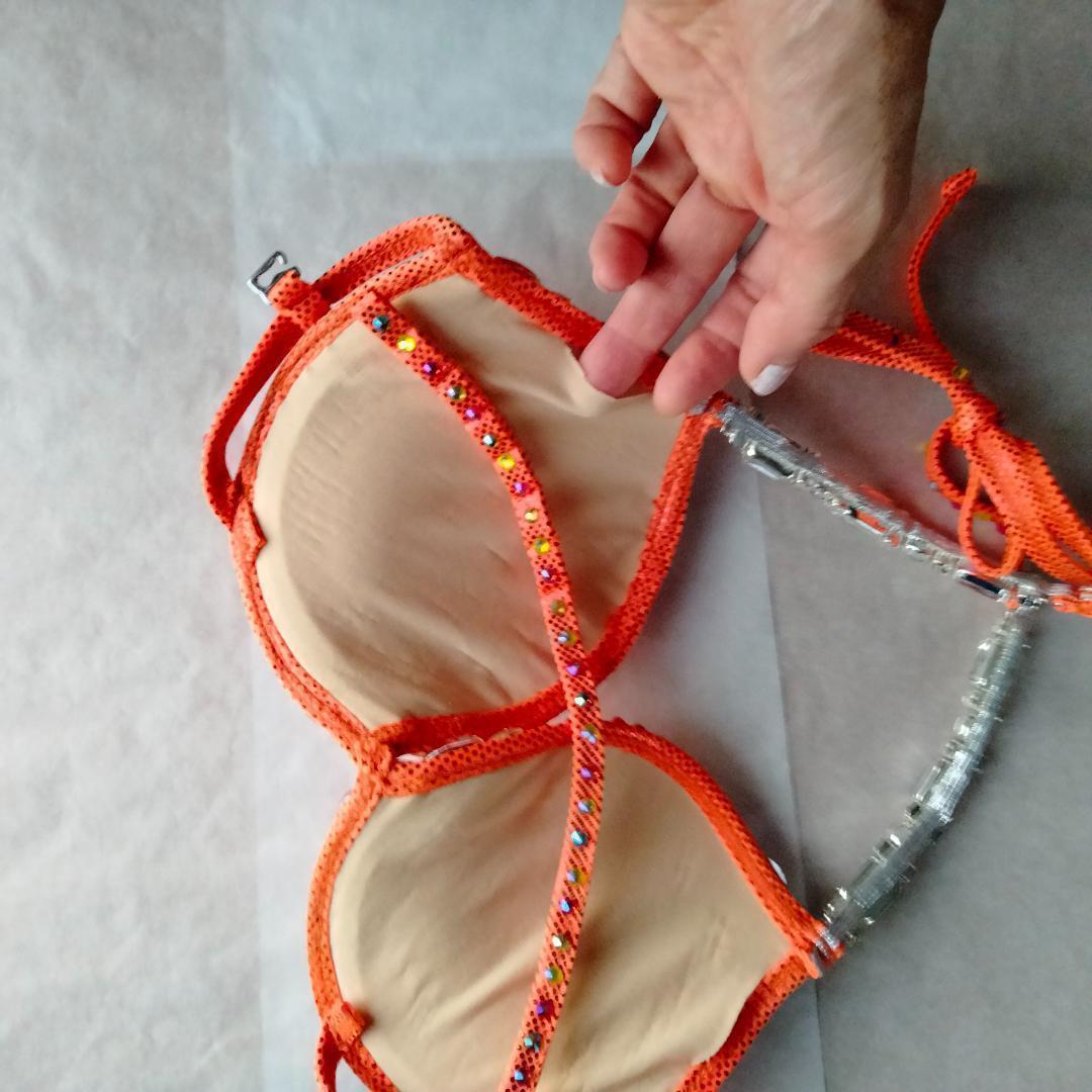 美品　1度着用　コンテストビキニ　新品ビキニケースとブレスレット2個付き　FWJ