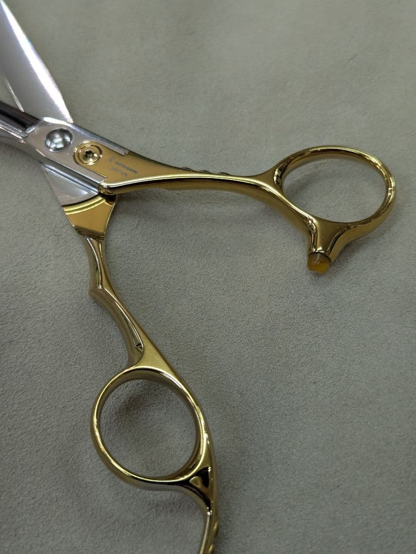 からくりシザー（アルファシザーのブランドと同じ製造元）おまけシザー付