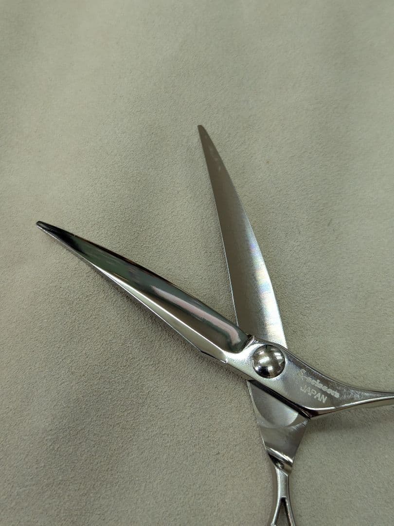 からくりシザー（アルファシザーのブランドと同じ製造元）おまけシザー付