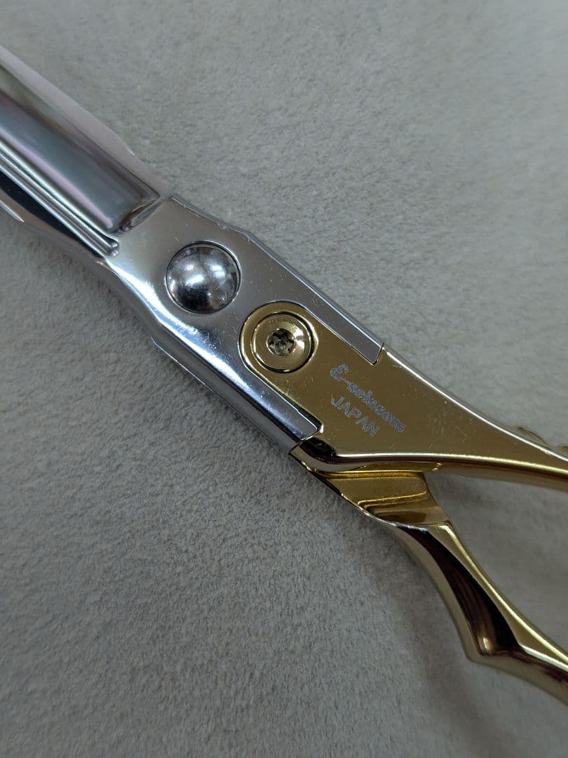 からくりシザー（アルファシザーのブランドと同じ製造元）おまけシザー付