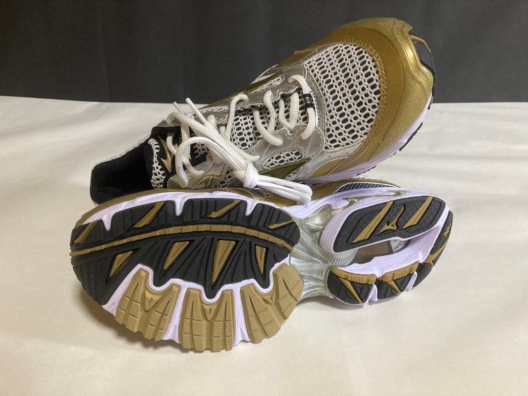 ミズノグローバルエリートトレーニングシューズ27cmタグ無し未使用自宅保管品