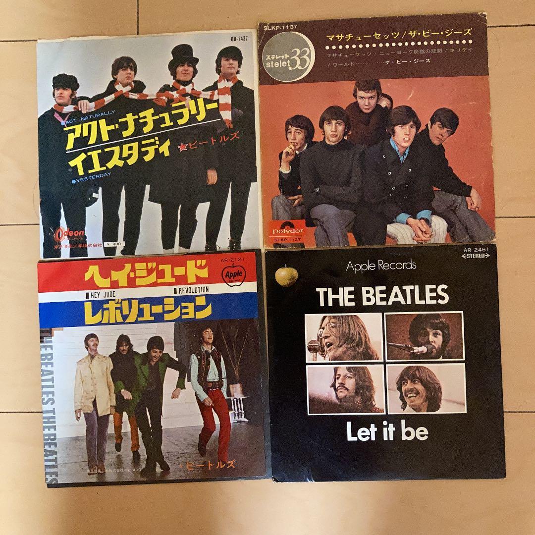 ビートルズの初回盤シングルとビージーズの初回盤セットです。