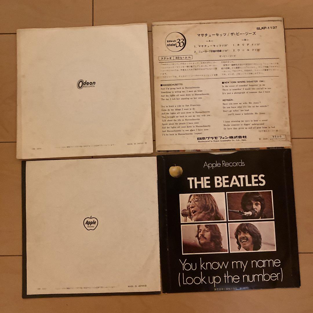 ビートルズの初回盤シングルとビージーズの初回盤セットです。