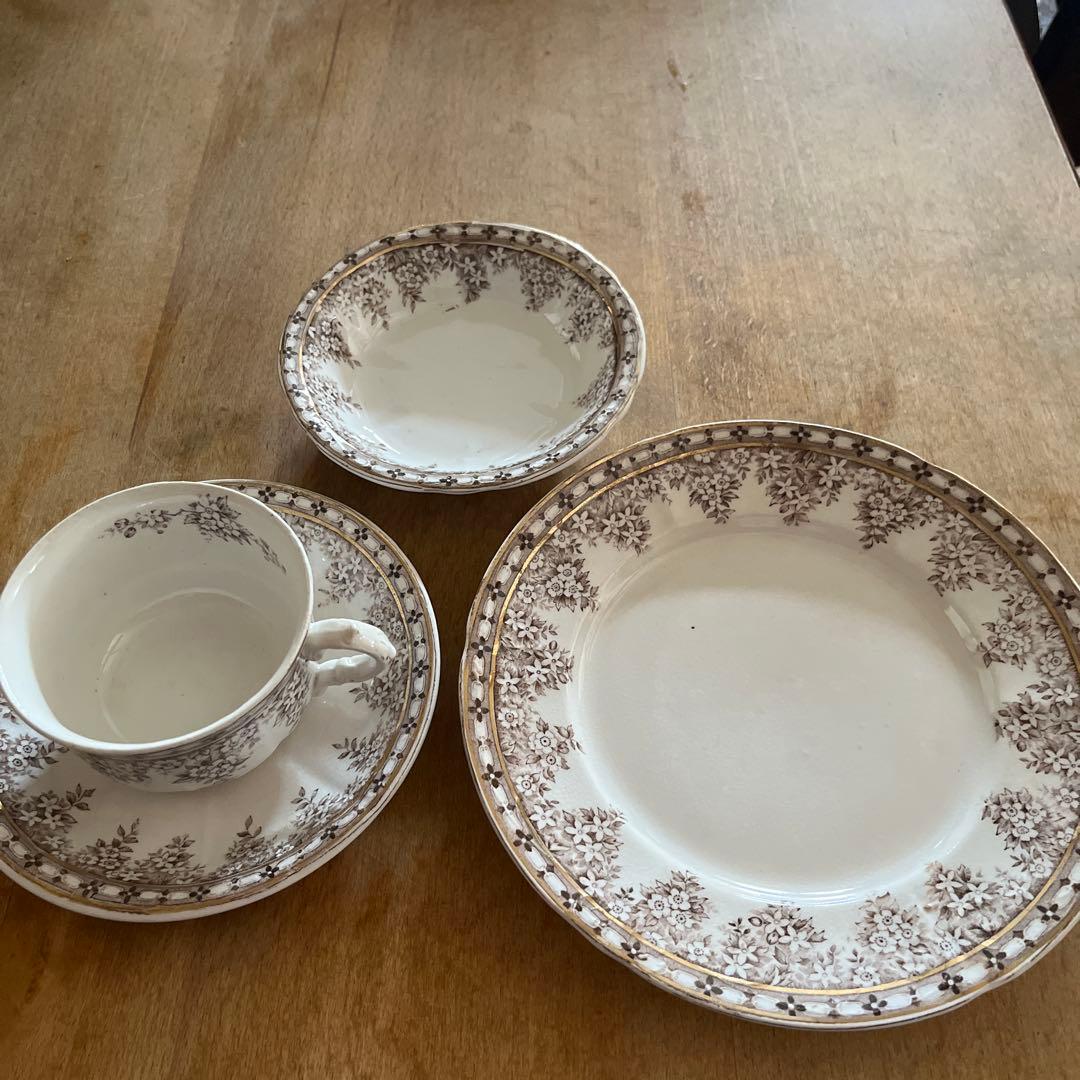 アンティーク　お花模様　カップ&ソーサー、ボウル、プレート4点セット
