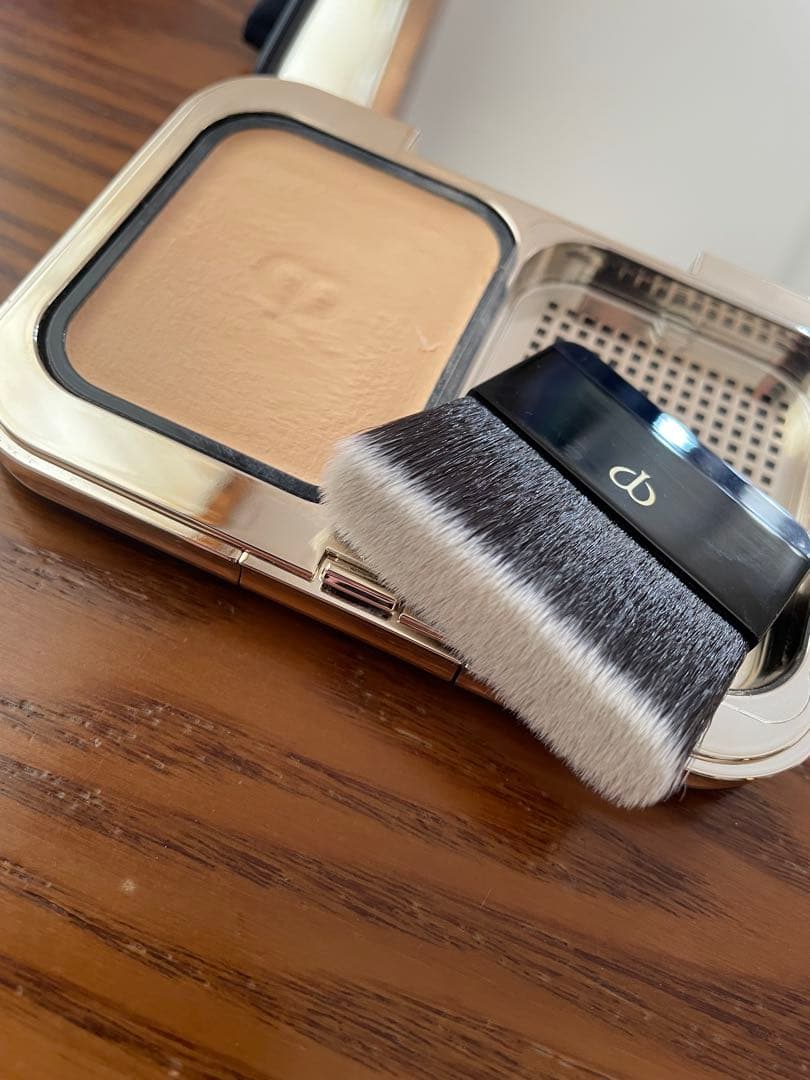 クレドポーボーテ タンプードルエクラII オークル00