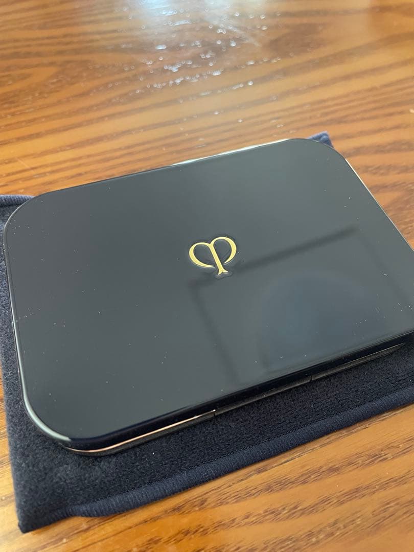 クレドポーボーテ タンプードルエクラII オークル00