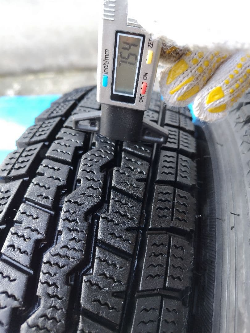 145R12・LT【2/2】軽トラ用スタッドレス・鉄ホイール付、２本分割