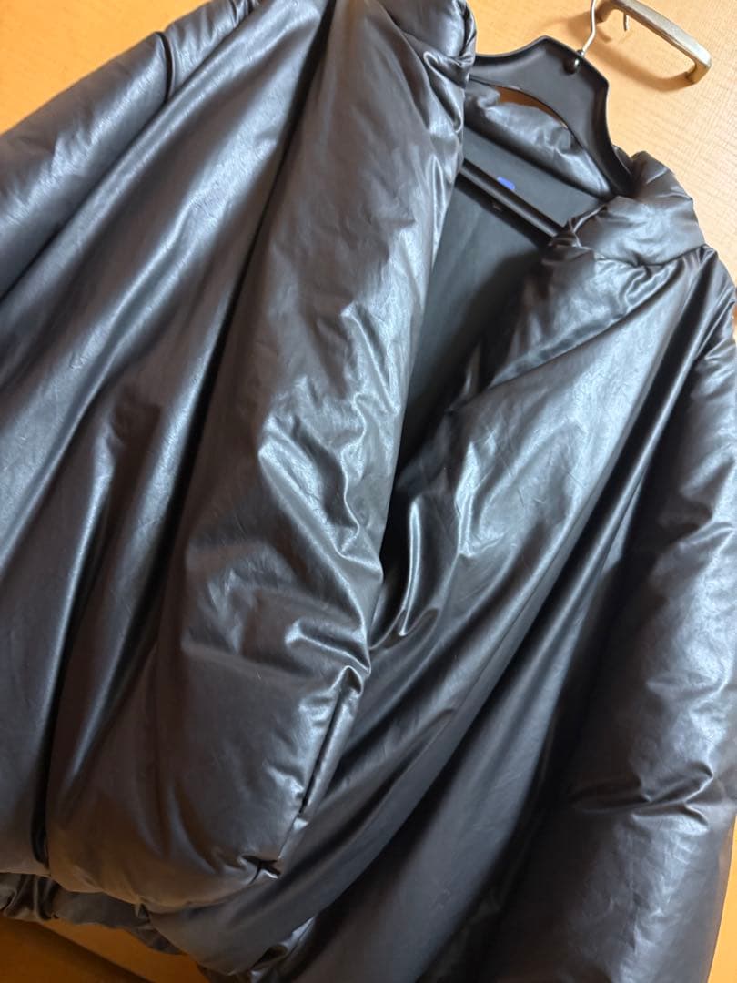 YEEZY GAPブラック ダウンジャケット