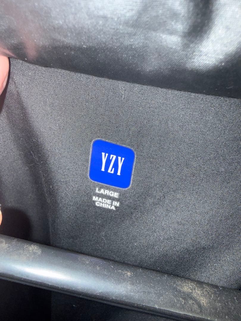 YEEZY GAPブラック ダウンジャケット