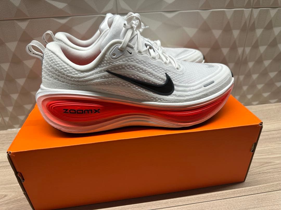 ナイキ　ボメロプラス　27cm