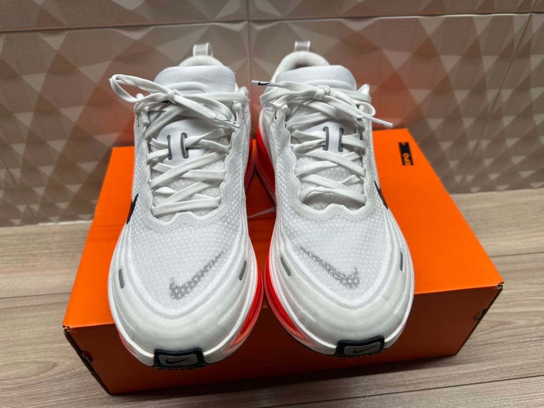 ナイキ　ボメロプラス　27cm