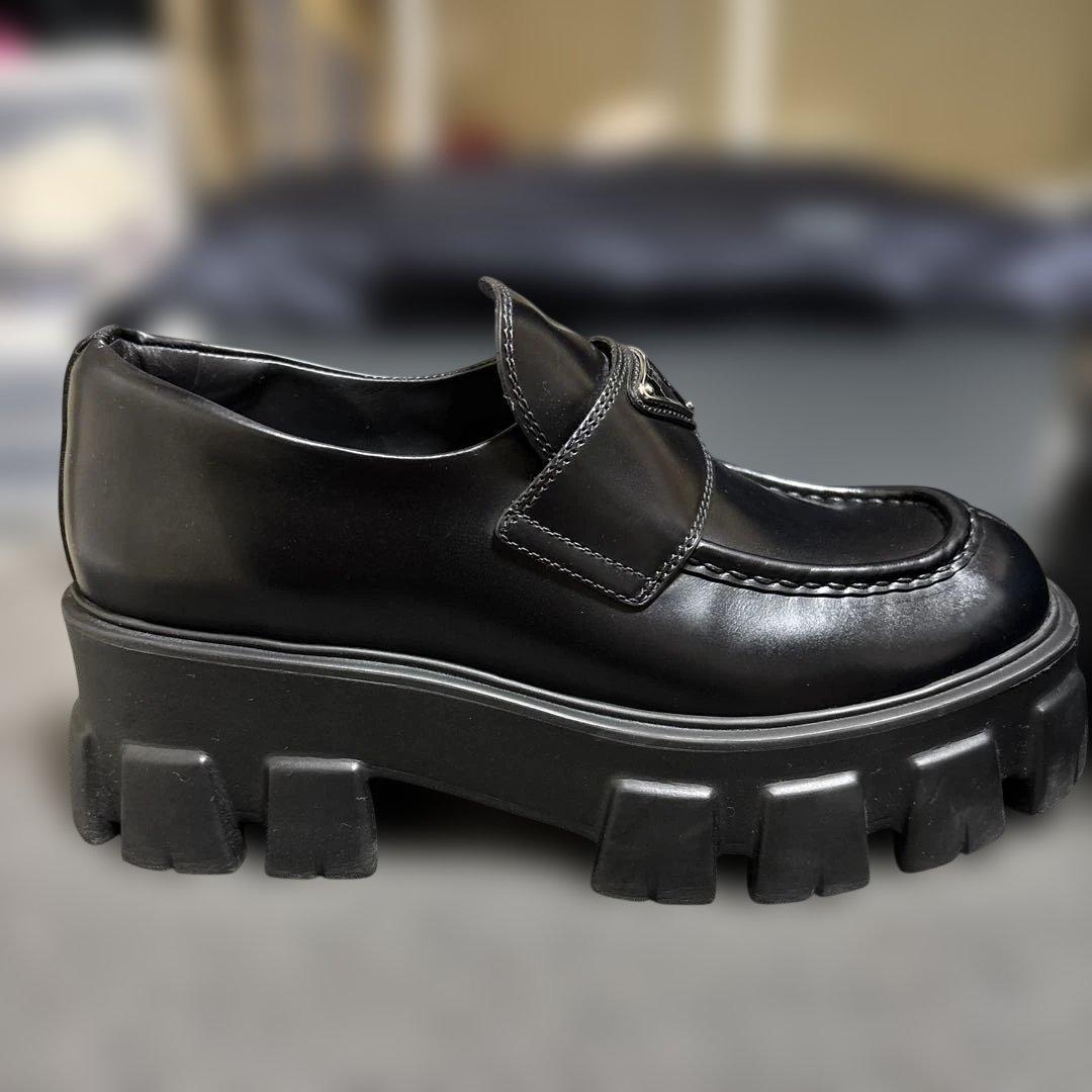 PRADA ブラックレザー ローファー 37