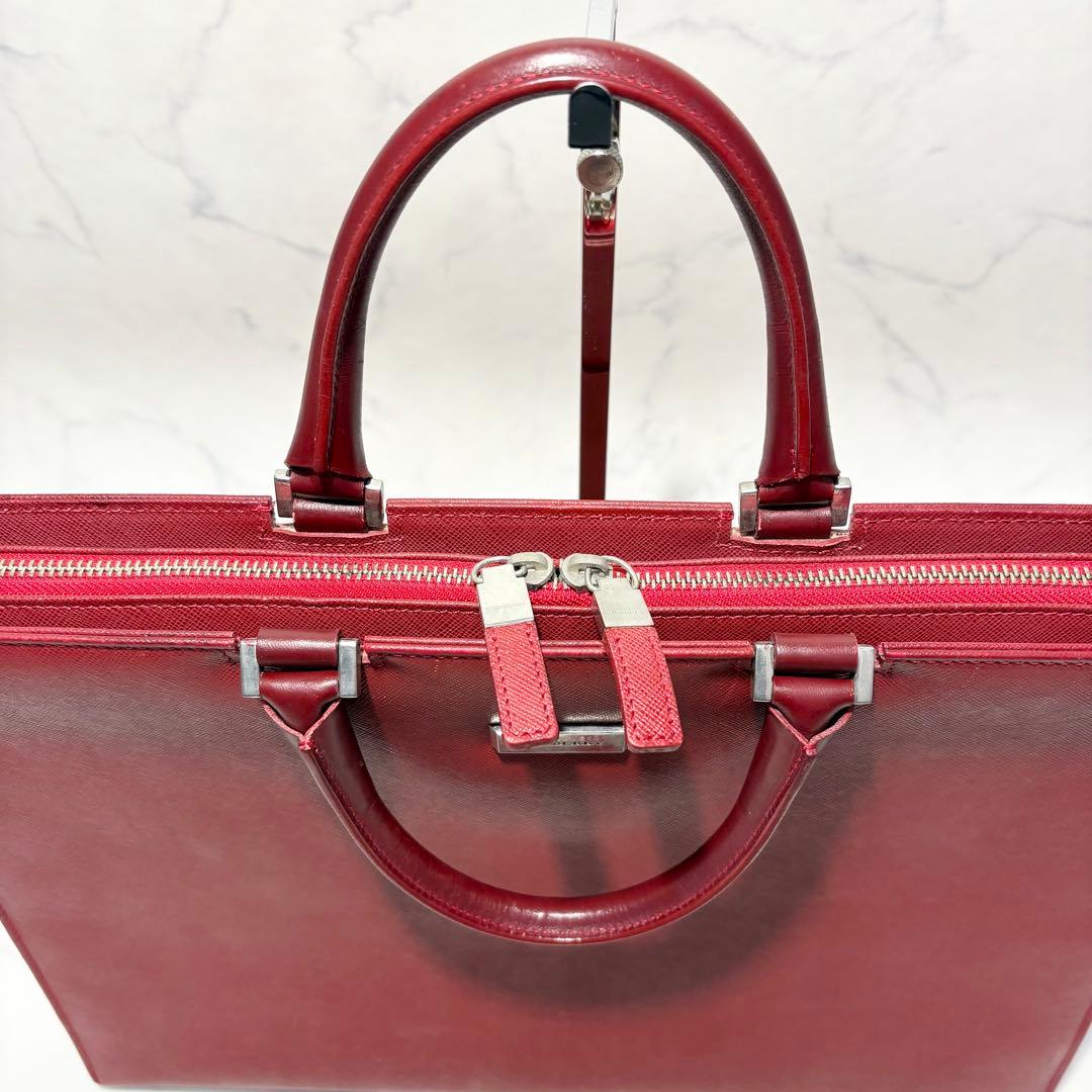 【美品】BURBERRY バーバリー　ブリーフケース　希少品　赤　レザー